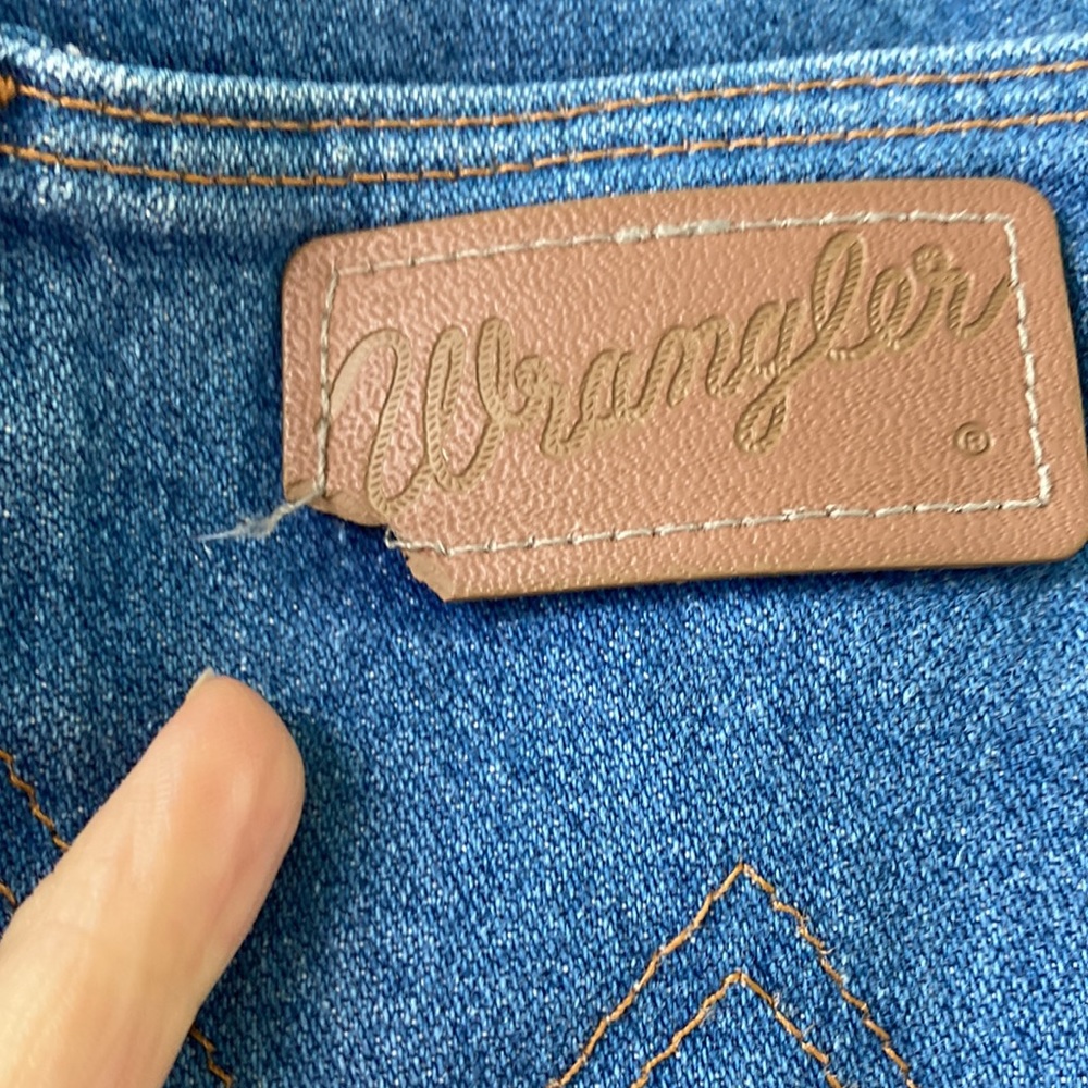Vintage Wrangler High Waisted Jeans 30x33 TALL inseam - Picture 9 of 9